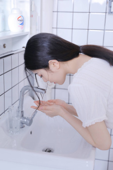 迷人的保姆线观电影